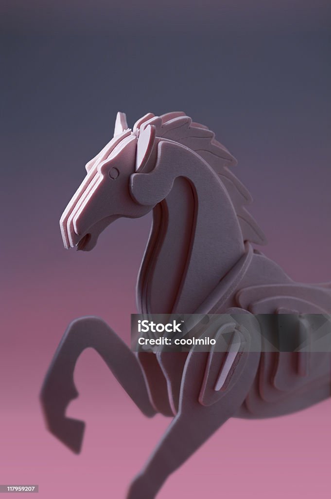 pink hölzernen horse - Lizenzfrei Auf den Hinterbeinen Stock-Foto