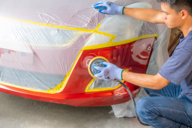 istock Quick car paint repair ,It takes one to two hours. 1179595818