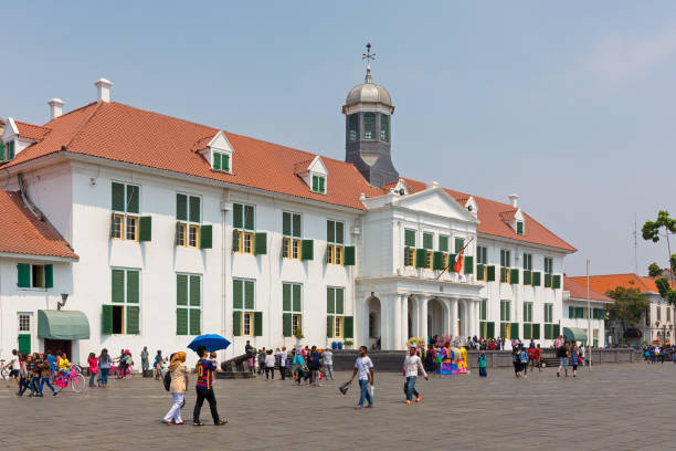 Jakarta, Java, Indonesia: National Monument tower (Monas) in Merdeka Square, commemorates Indonesian independence - at the base if the National History Museum - architects Frederich Silaban and R.M. Soedarsono - the vast square was created in Dutch colonial times as the Koningsplein, i.e. King's Square, it hosts national events such as military parades, as well as civic and political demonstrations -  Monumen Nasional aka Monas