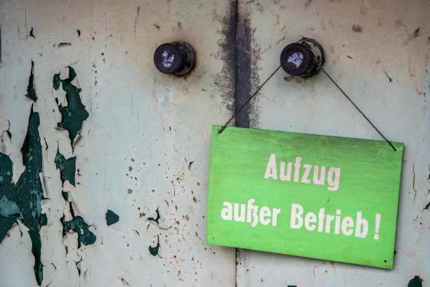 Elevator out of order sign in German