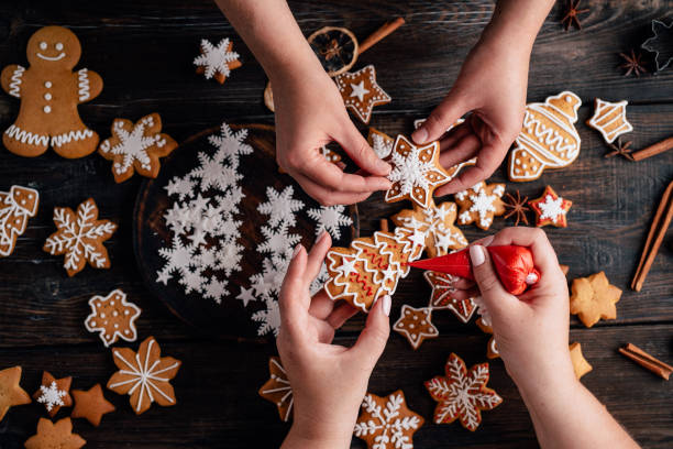 istock Family cooking traditional gingerbread cookies 1179655837