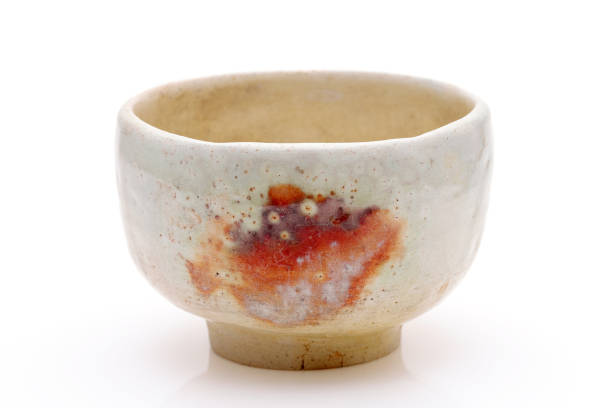 одноместный чай чаша используется в японской церемонии чая матча - japanese tea cup стоковые фото и изображения