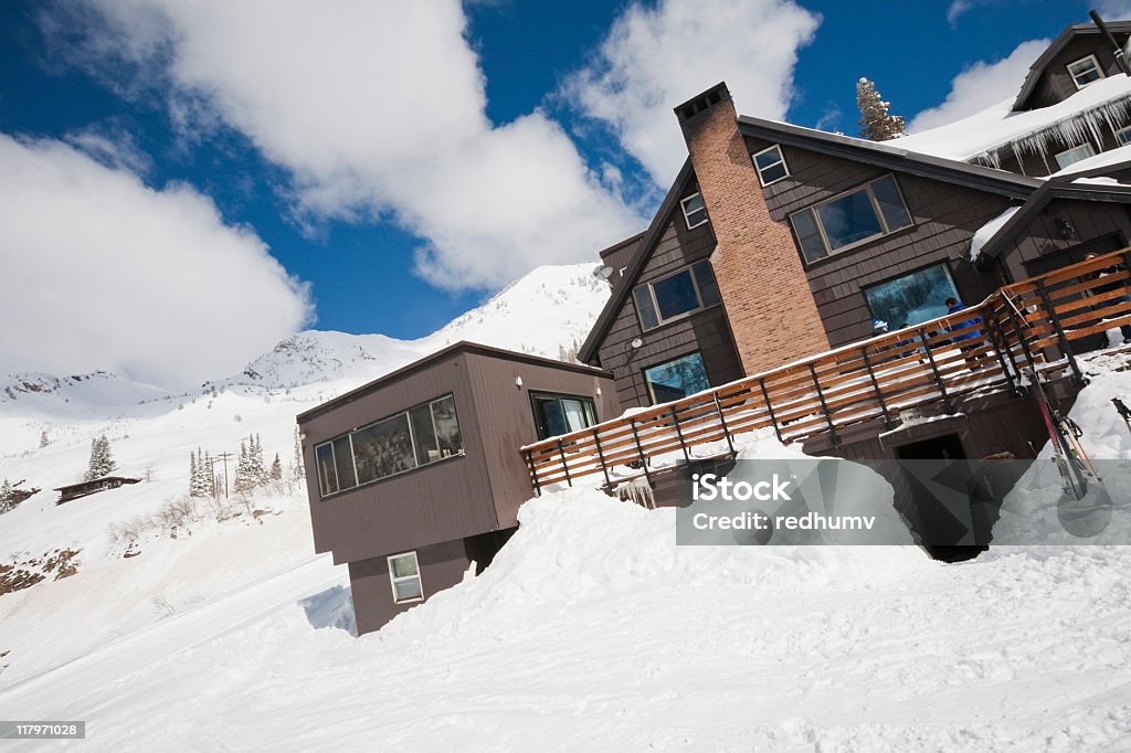 Zima góry Lodge - Zbiór zdjęć royalty-free (Architektura)