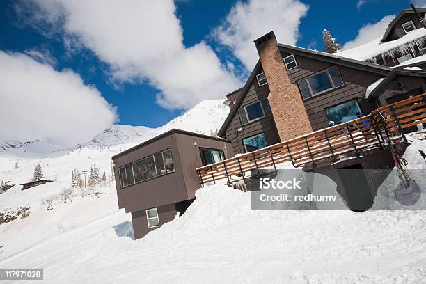 Zima Góry Lodge - zdjęcia stockowe i więcej obrazów Architektura - Architektura, Bez ludzi, Budynek z zewnątrz