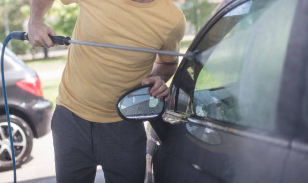 istock Enjoys the cleanliness of the car. 1179734480