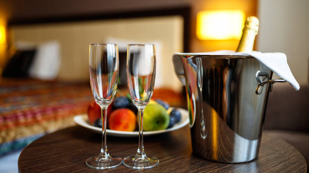 高級ホテルルームでのシャンパン - honeymoon hotel hotel suite hotel room ストックフォトと画像