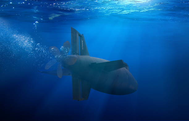 submarino naval em uma missão que viaja a água - sub sea - fotografias e filmes do acervo