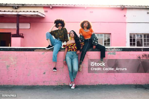 Unser Stil Wird Durch Unsere Erziehung Beeinflusst Stockfoto und mehr Bilder von Mode - Mode, Frauen, Afrikanischer Abstammung
