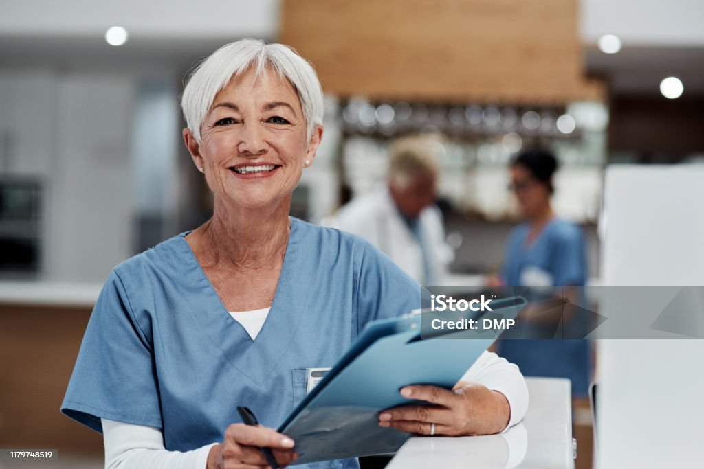 Ihre Gesundheit steht immer an erster Stelle auf der Tagesordnung - Lizenzfrei Krankenpflegepersonal Stock-Foto