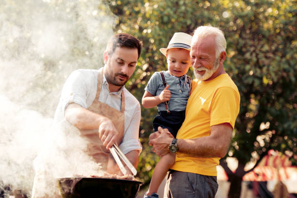 barbecue time - picnic family barbecue social gathering imagens e fotografias de stock