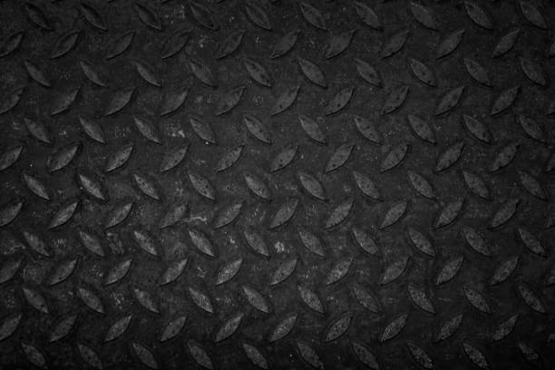lista velha industrial do aço do metal da oxidação com formas do rhombus ou placas checkered. folha de escadas do assoalho do metal antiderrapante com oxidação, textura do assoalho feito pela placa do verificador. - diamond plate - fotografias e filmes do acervo