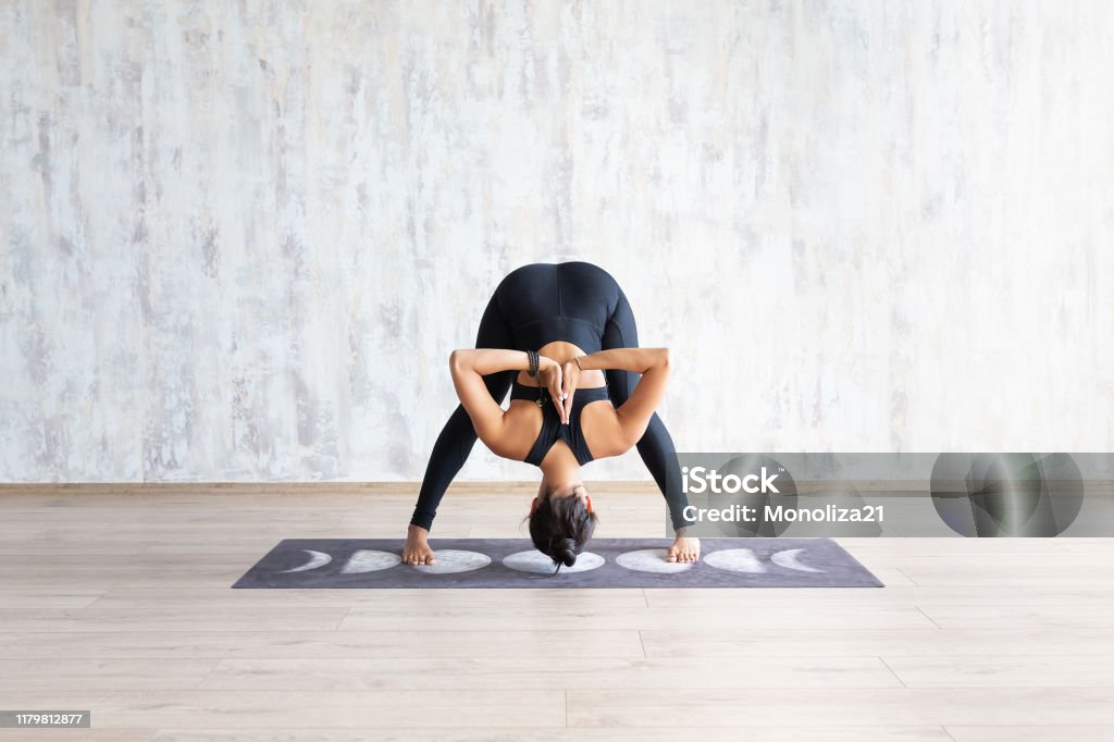 Sporty Asian Girl Standing In Yoga Asana On Mat Against Concrete Stock  Photo - Download Image Now - iStock