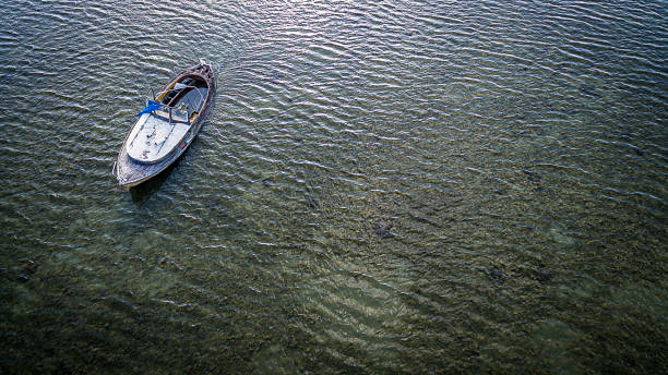 Sunken boat stranden boat in water aerial photography fishing boat sinking stock pictures, royalty-free photos & images