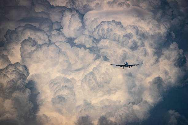 atterrissage orageux - turbulence photos et images de collection