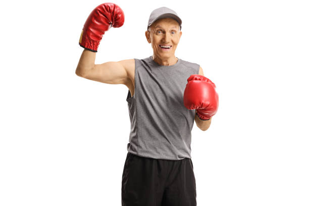vieil homme avec des gants de boxe affichant des muscles - boxing glove sports glove isolated old photos et images de collection