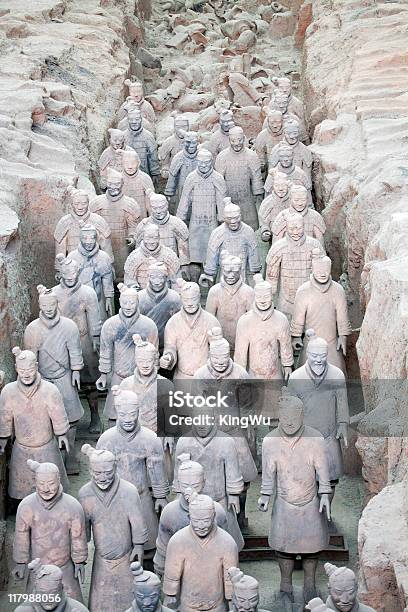 Cerâmica De Terracota Exército - Fotografias de stock e mais imagens de Cavar - Cavar, Cerâmica de Terracota, China
