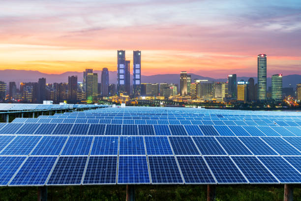 photovoltaik und moderne urbane nachtszenen, peking, china. - industry dusk night sustainable resources stock-fotos und bilder