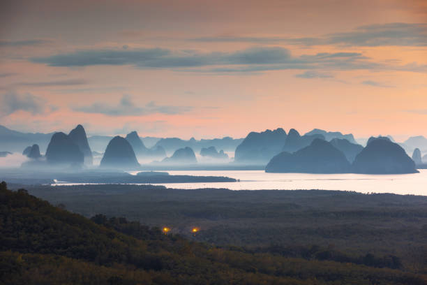 schöne aussicht auf phang nga bay vom samed nang chee viewpoint, phang nga, thailand - samed stock-fotos und bilder