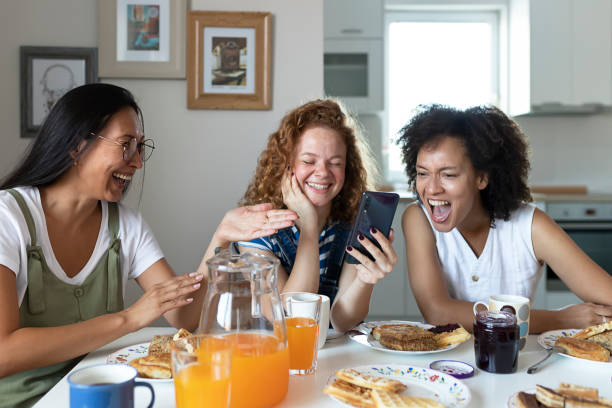 istock Enjoying being online together 1179968463