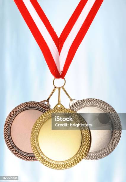 Foto de Medalhas De Ouro Prata E Bronze e mais fotos de stock de Amarelo - Amarelo, Azul, Brilhante - Luminosidade