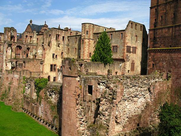 istock Ruins of castle Heidelberg 117997624