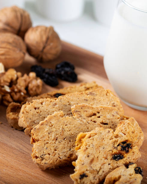 walnut raisin cookies - healthy eating macro close up nut imagens e fotografias de stock