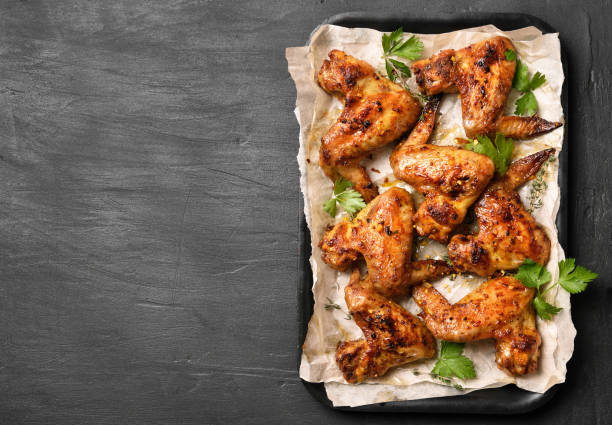 roasted chicken wings - chicken wing white meat unhealthy eating plate imagens e fotografias de stock
