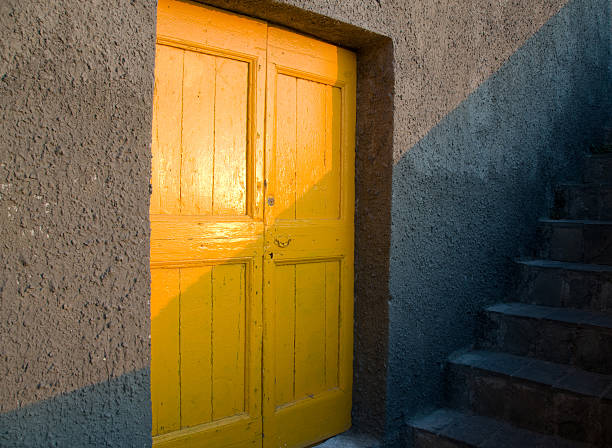 Puerta en cinco tierras - foto de stock