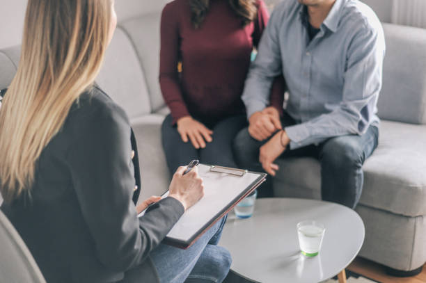 istock Expecting couple on home counselling meeting 1180010611