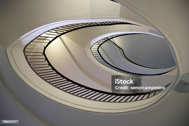 Винтовая Лестница — стоковые фотографии и другие картинки Абстрактный - Абстрактный, Архитектура, Балюстрада