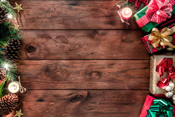 рождественские огни и украшения с подарками сделать кадр с копией пространства. рождеств енские темы. - navidad стоковые фото и изображения
