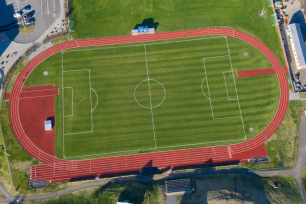o ponto de vista dos drones do estádio - track and field stadium - fotografias e filmes do acervo