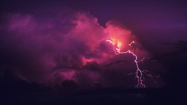 thunderstor. - dark pink imagens e fotografias de stock