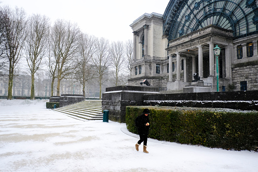 Brussels, Belgium. 22nd January 2019.People walk through a snow-covered streets during a heavy snowfall.