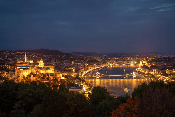 night view of budapest - budapest chain bridge panoramic hungary imagens e fotografias de stock