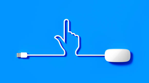 câble blanc de souris formant un curseur de main sur le fond bleu - input device usb cable sharing symbol photos et images de collection