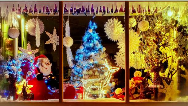 istock Christmas Shop 1180169639