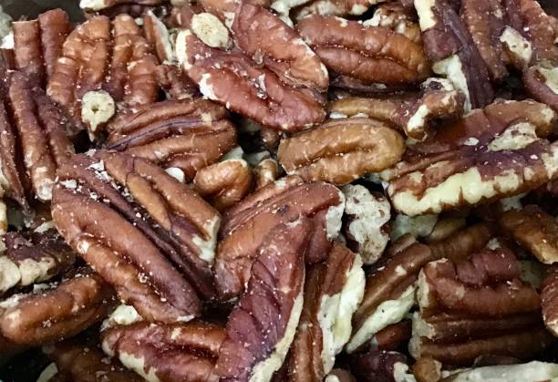 ペカンナッツ - pecan nut hickory tree food and drink ストックフォトと画像