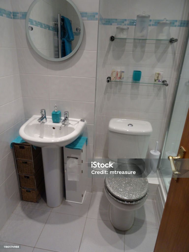 Hình Ảnh Phòng Tắm Hiện Đại Lát Gạch Phòng Màu Trắng Nhà Vệ Sinh ...