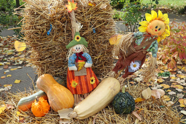 istock Halloween puppets on a staw outdoor 1180203890