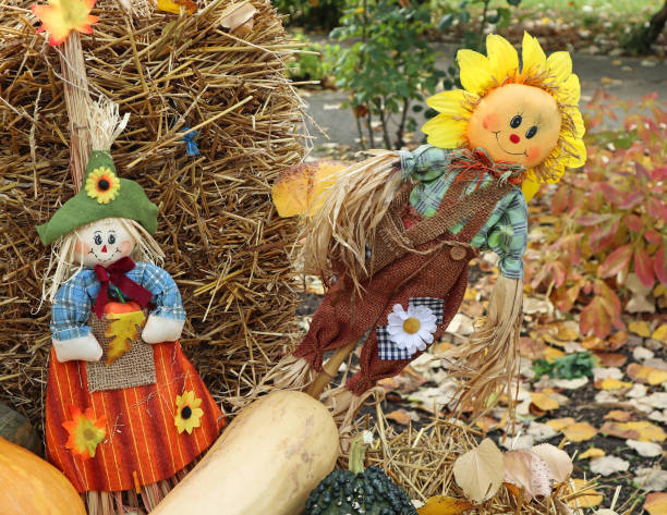 istock Halloween puppets on a staw outdoor 1180203929
