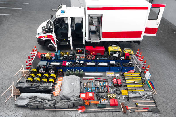 аварийное оборудование немецкого спасательного автомобиля гражданской защиты - german culture flash стоковые фото и изображения