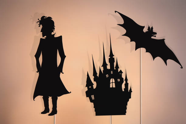 ilustraciones, imágenes clip art, dibujos animados e iconos de stock de vampiro, castillo y murciélago volador títeres sombra - bat halloween silhouette wing