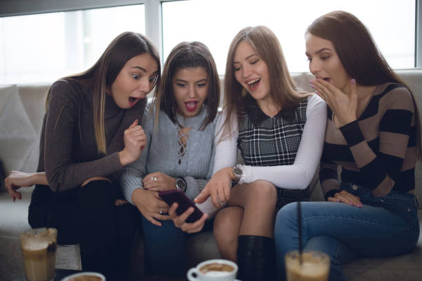 istock Girls gossip 1180212536