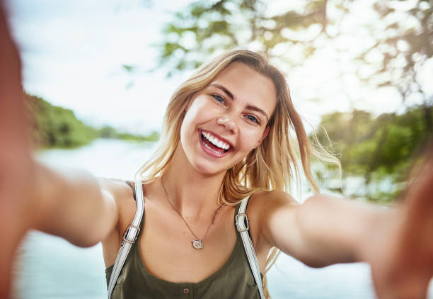 capturando meus momentos mais felizes da vida - lake asia young women beautiful people - fotografias e filmes do acervo