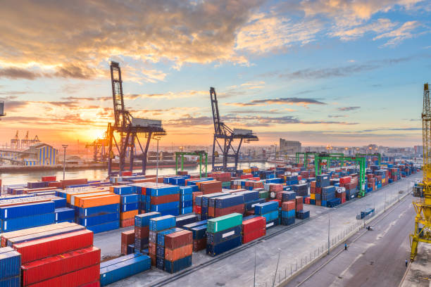 porto marittimo industriale in marocco - harbor commercial dock shipping container foto e immagini stock