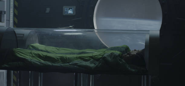 ガラスのカプセルで眠る宇宙飛行士 - satellite space technology futuristic ストックフォトと画像