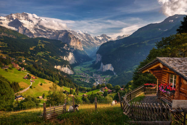 lauterbrunnen valley in the swiss alps viewed from the alpine village of wengen - jungfrau photography landscapes nature imagens e fotografias de stock