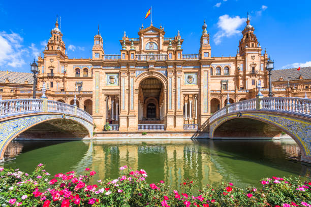 sevilla, españa en spanish square - plaza de espana spain seville famous place fotografías e imágenes de stock