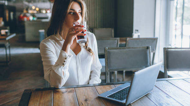istock lunch time working day break business woman 1180308226